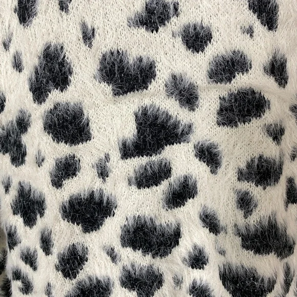PLUS SIZE ANIMAL PRINT SWEATER - Picture 4 of 9